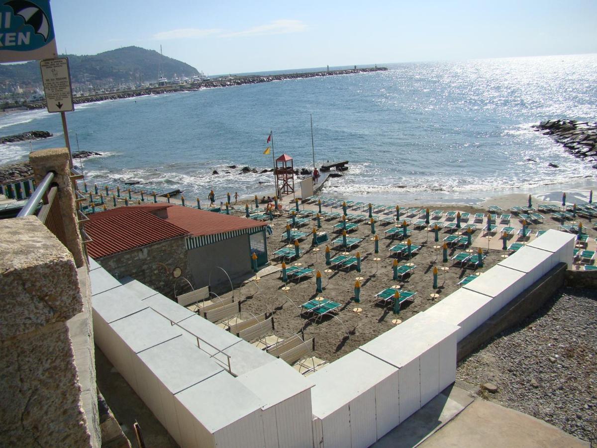 Villa Chiara Marina Trilocale Imperia Exterior photo